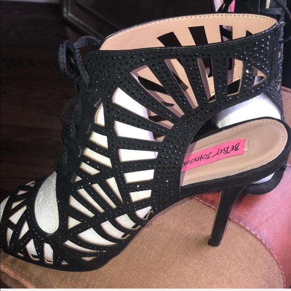 Black sexy Betty Johnson heels - Picture 1 of 5